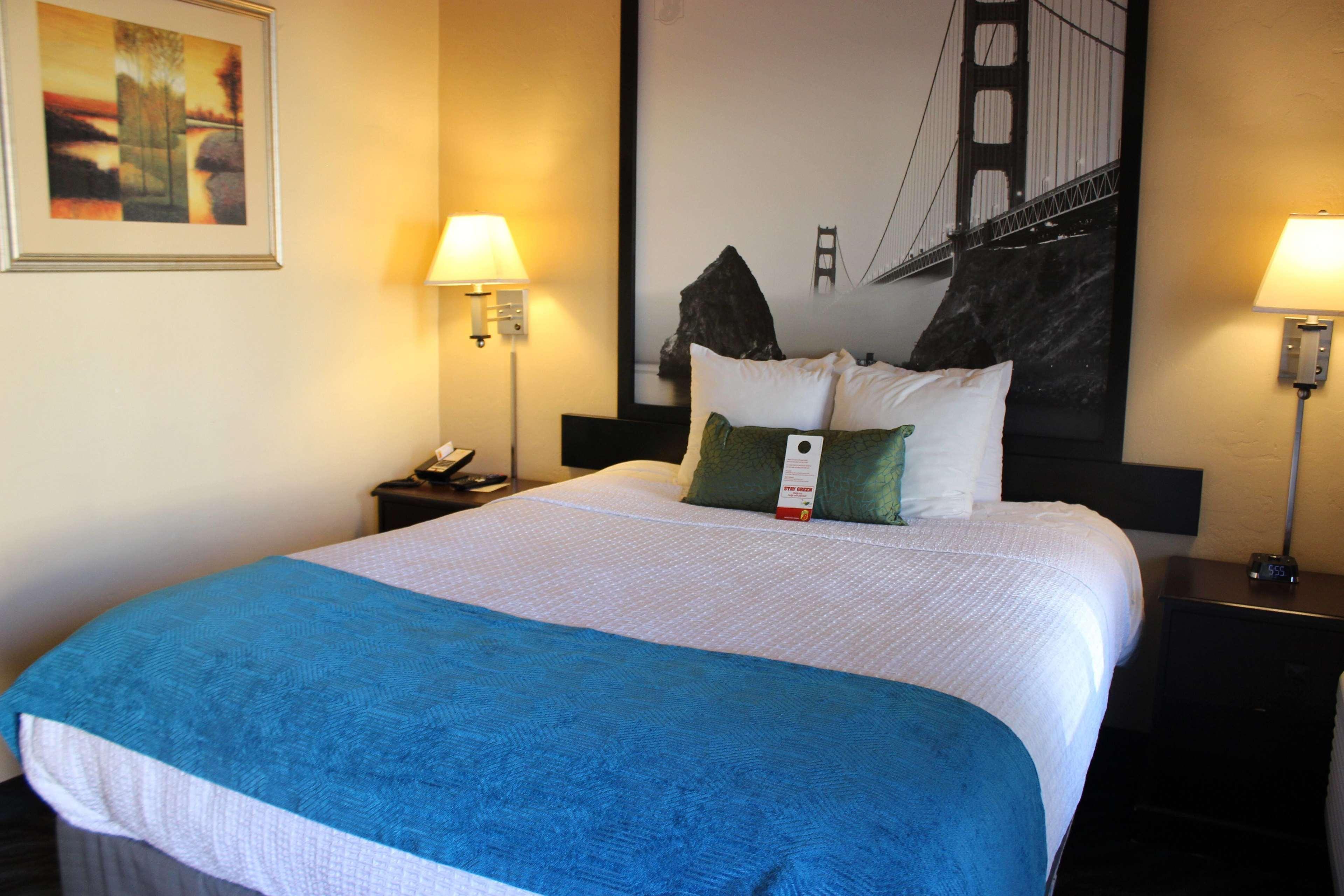 Super 8 By Wyndham Berkeley Motel Bagian luar foto