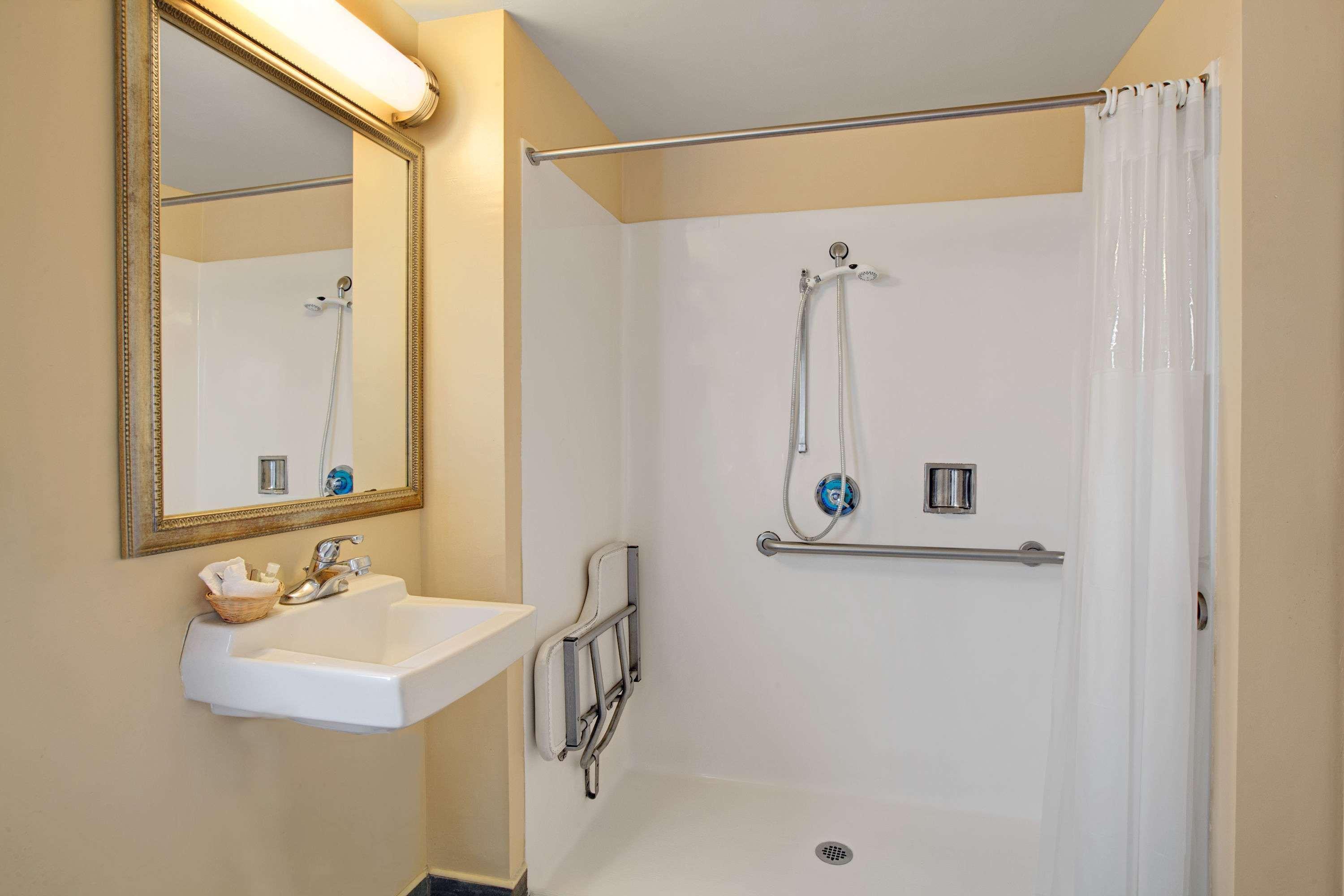 Super 8 By Wyndham Berkeley Motel Bagian luar foto